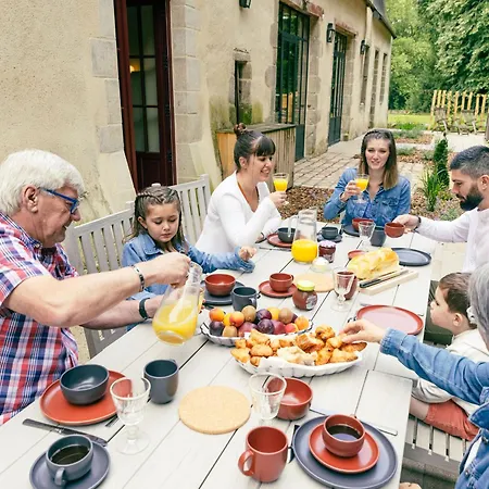 Château Historique Avec Jardin, Et Salle De Sport, Idéal Pour Séminaires Ou Séjours Détente - Fr-1-426-516 Hébergement de vacances *