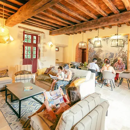 Château Historique Avec Jardin, Et Salle De Sport, Idéal Pour Séminaires Ou Séjours Détente - Fr-1-426-516 Hébergement de vacances *
